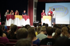 students playing family feud