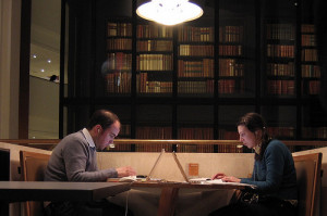 2006-02-05 - United Kingdom - England - London - British Library - The Modern Couple - Apple - Laptop - iPod