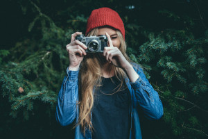 Young woman holding a camera.