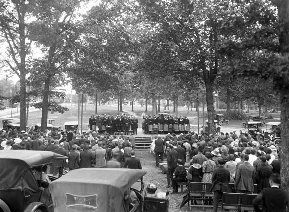 The first outdoor commencement at Elon in 1923.